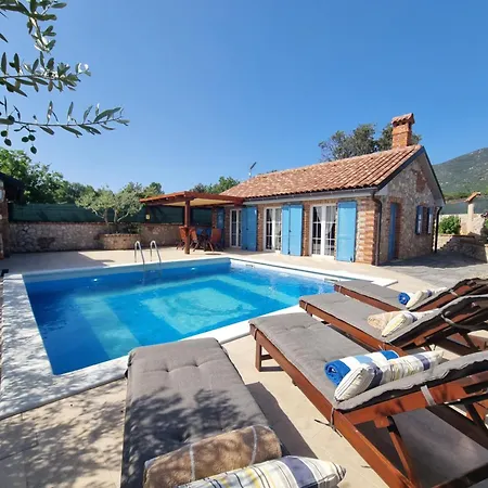 S Bazenom Mavrinac Nerezine