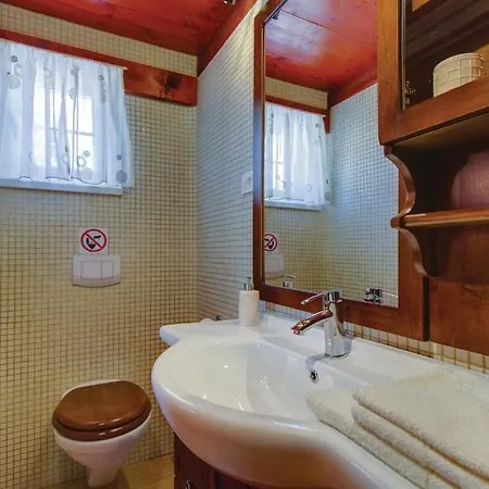 S Bazenom Mavrinac Villa