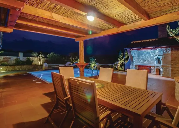 Vila S Bazenom Mavrinac Nerezine