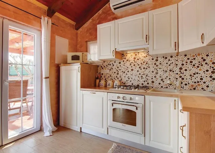 Vila S Bazenom Mavrinac