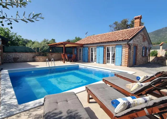 S Bazenom Mavrinac Nerezine