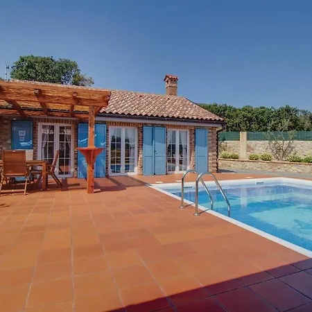 S Bazenom Mavrinac Villa