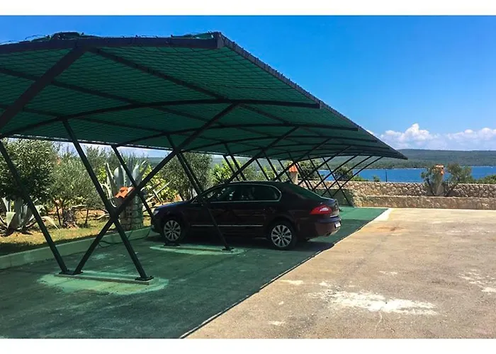 S Bazenom Mavrinac 别墅