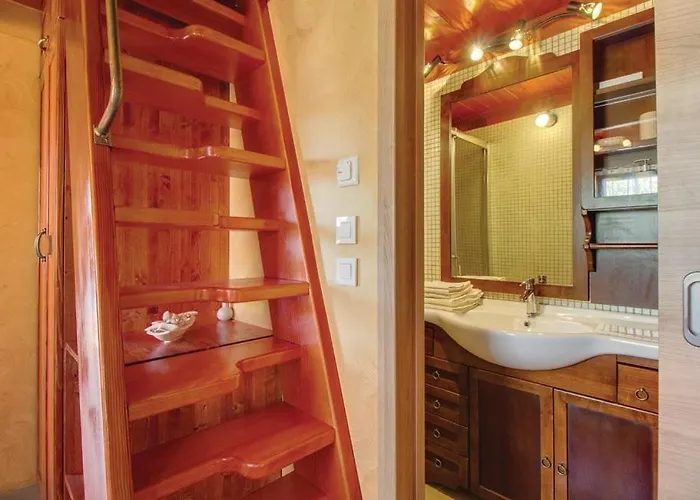 S Bazenom Mavrinac * 内里吉恩