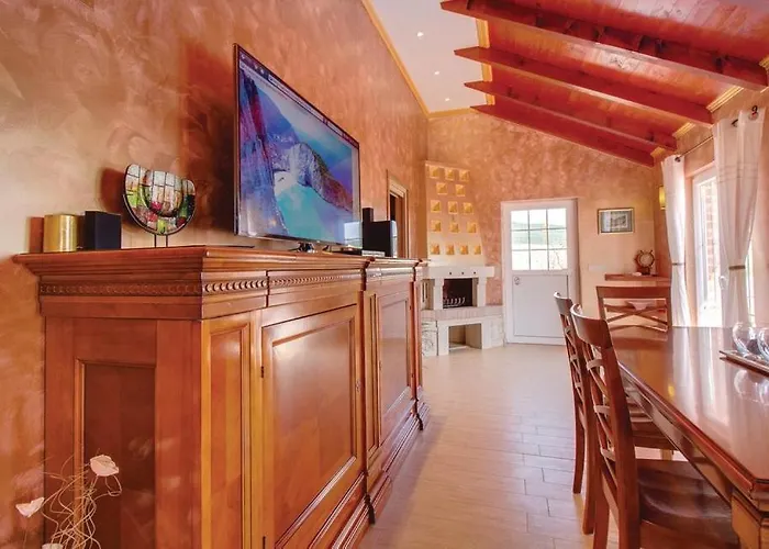 别墅 S Bazenom Mavrinac 内里吉恩